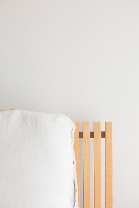 interieuradvies bij je thuis, textielstalen, decoratiemateriaal, interieurvormgever, inrichting meetingroom, tafel, decoratie, Belinda Boogaerts, slaapkamer interieur