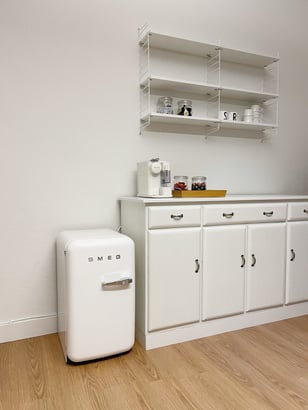 interieuradvies bij je thuis, textielstalen, decoratiemateriaal, interieurvormgever, inrichting meetingroom, tafel, decoratie, Belinda Boogaerts