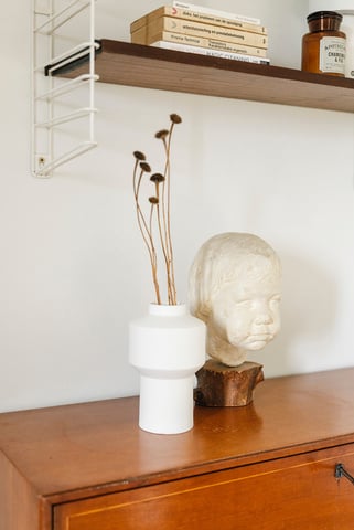 interieuradvies bij je thuis, textielstalen, decoratiemateriaal, interieurvormgever, inrichting meetingroom, tafel, decoratie, Belinda Boogaerts