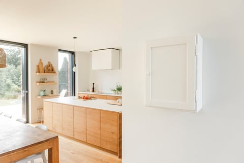 interieuradvies bij je thuis, textielstalen, decoratiemateriaal, interieurvormgever, inrichting meetingroom, tafel, decoratie, Belinda Boogaerts