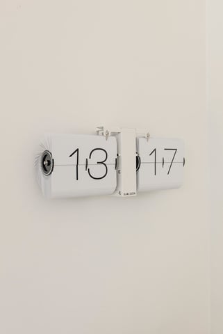 interieuradvies bij je thuis, textielstalen, decoratiemateriaal, interieurvormgever, inrichting meetingroom, tafel, decoratie, Belinda Boogaerts